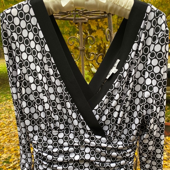 BLACK AND WHITE DRESS - Picture 1 of 4